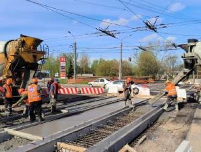 Монтаж проезда по улице Акмолинской, рельсо-монолитное звено РМЗ-390